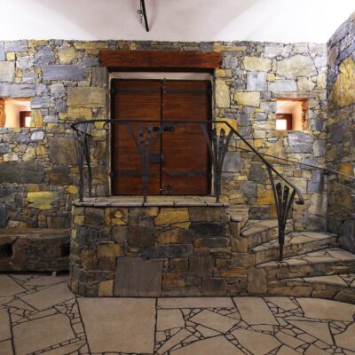 Kamenné interiérové schodiště