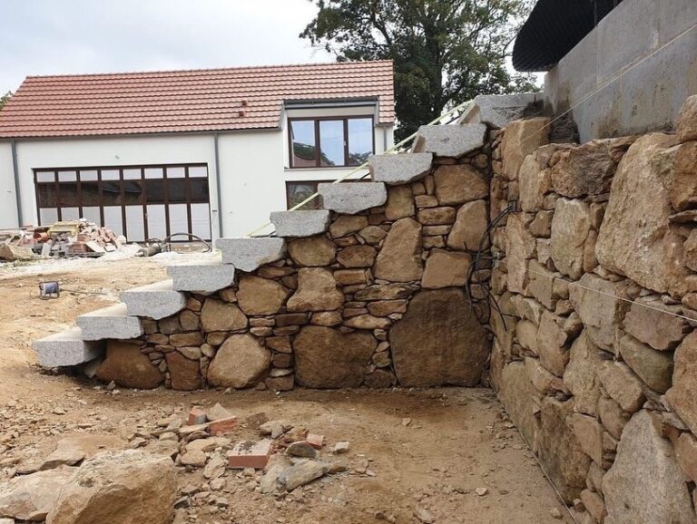 Kamenné zahradní schody na sucho: rozměry, podklad a&nbsp;kdy použít beton