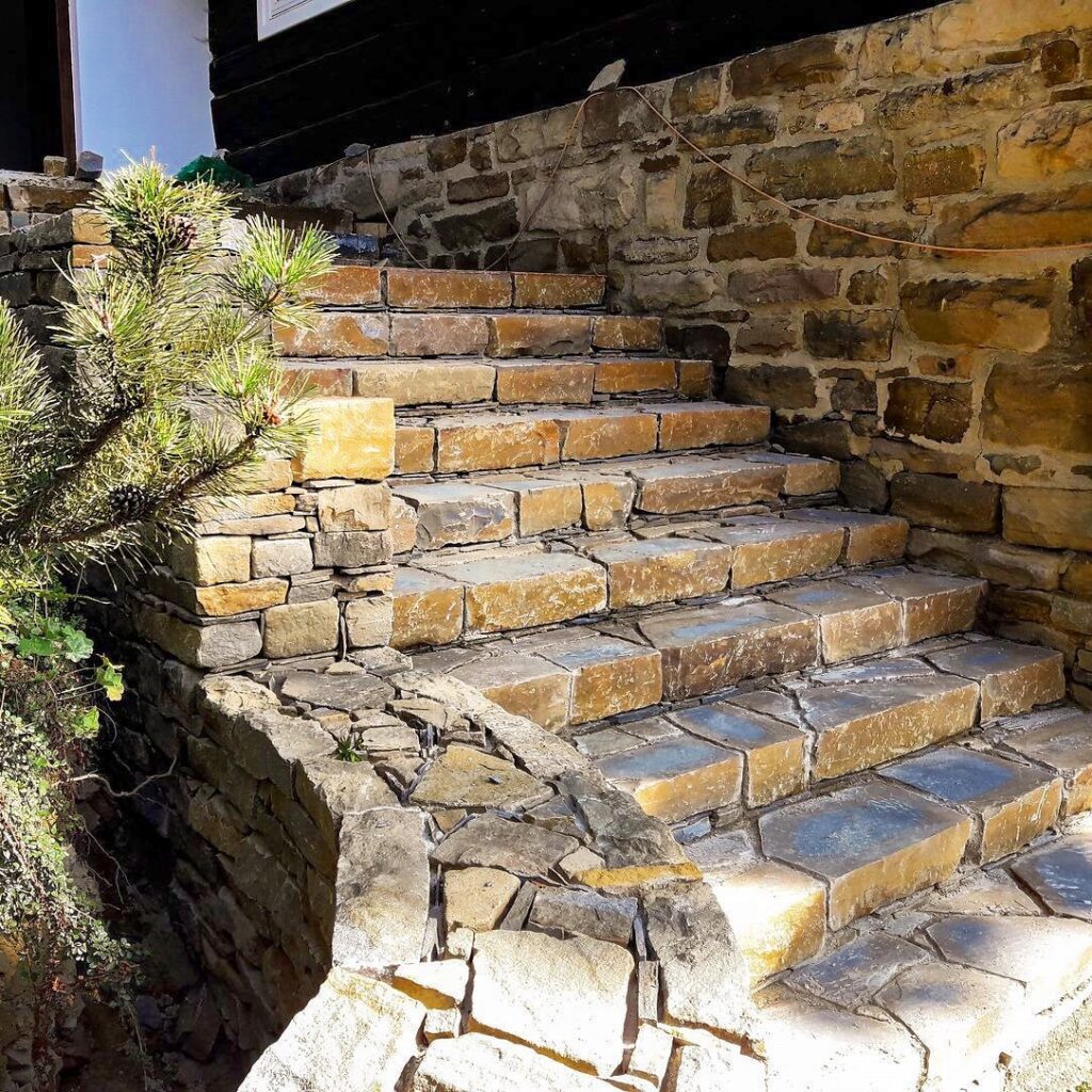 Kamenné schodiště