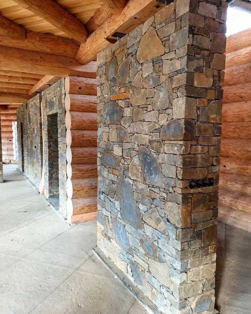 Interiérová kamenná zeď