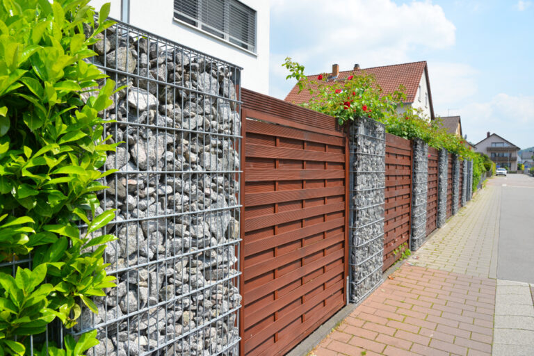 How to Build a&nbsp;Gabion Fence Yourself: Base, Baskets, Stone & Common Mistakes